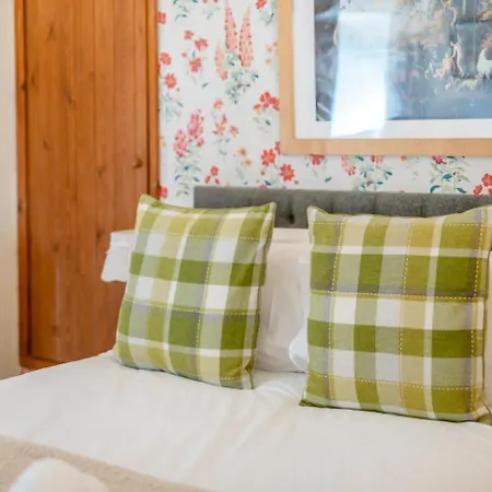 3 Bed In Oc-r33123 * Hawes